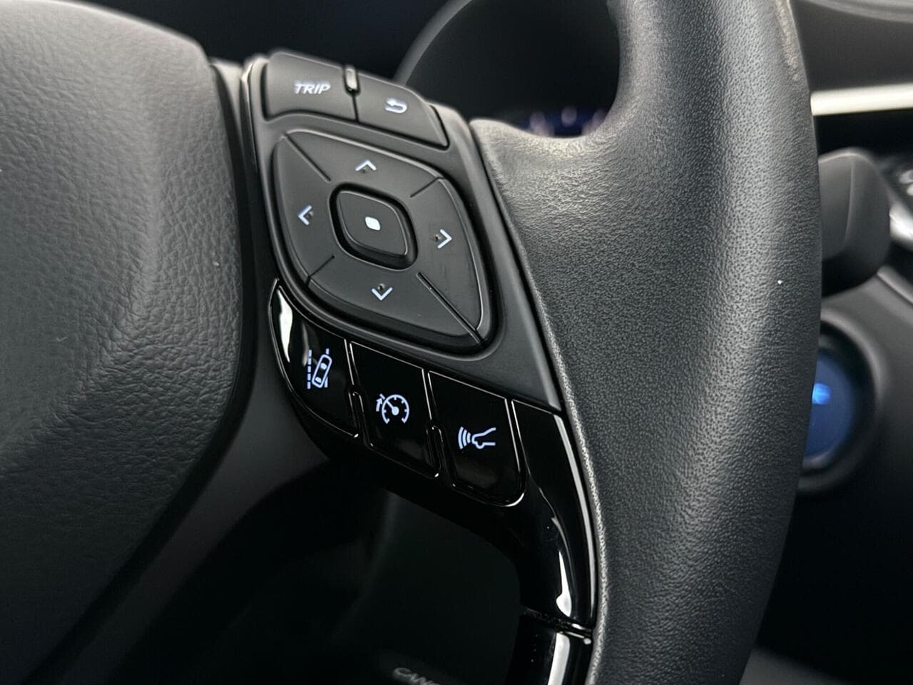 Toyota C-HR thumbnail Misc Controls