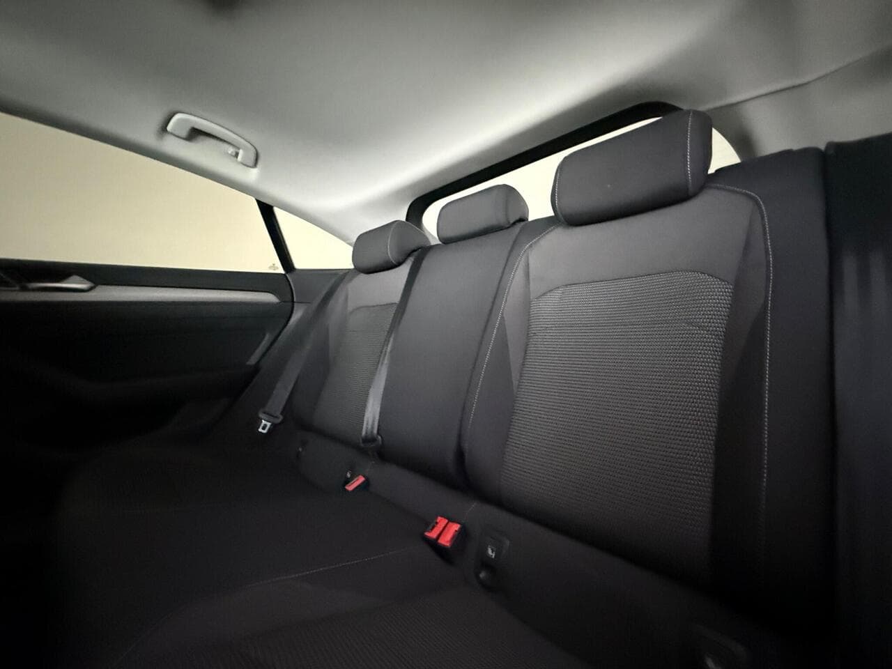 Volkswagen Arteon thumbnail Seats Rear