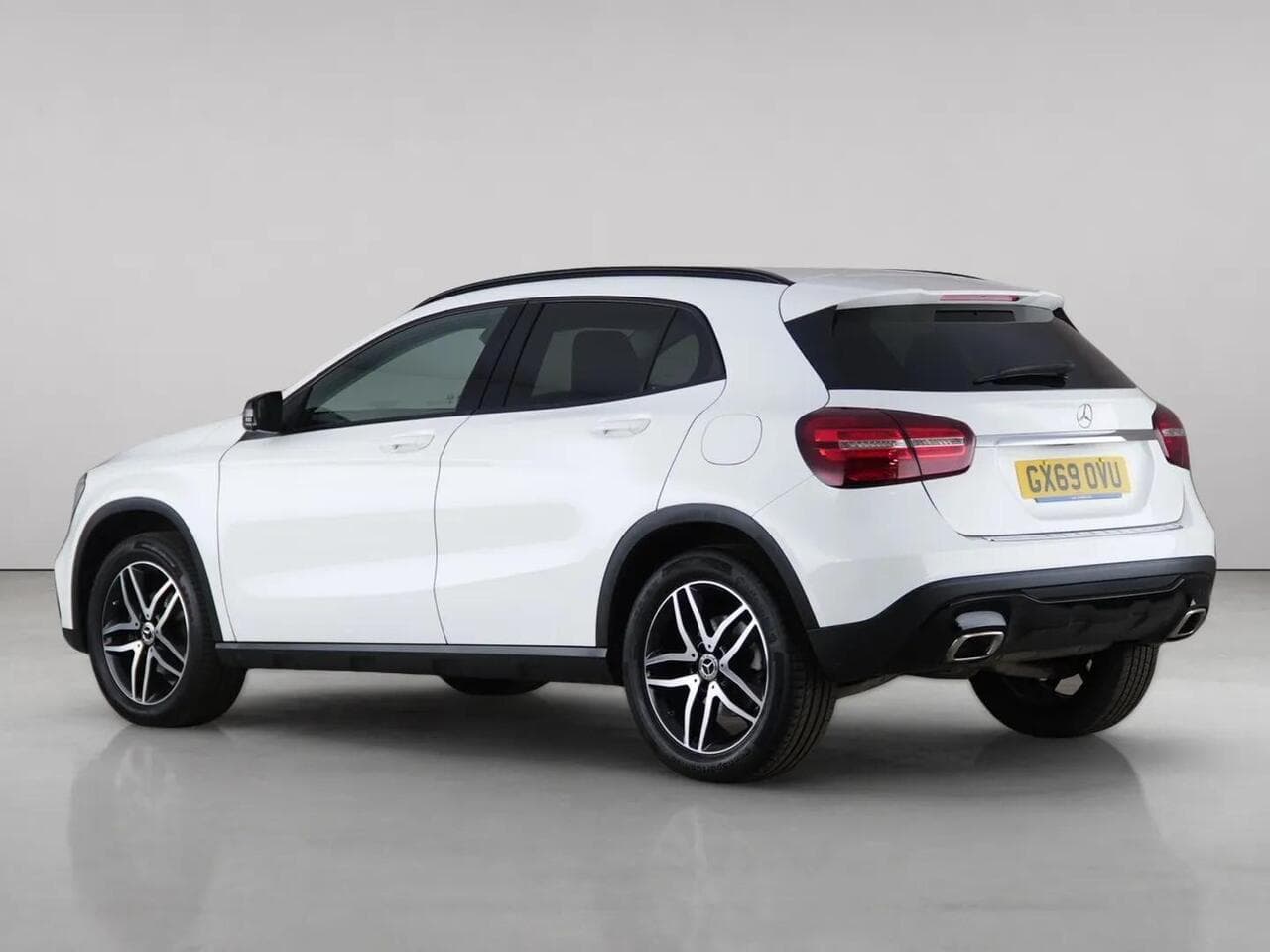 Mercedes-Benz GLA thumbnail Rear Left