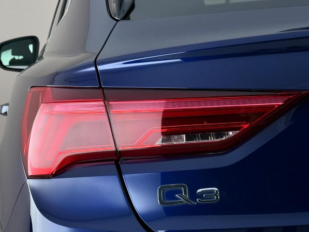 Audi Q3 thumbnail Lights Rear