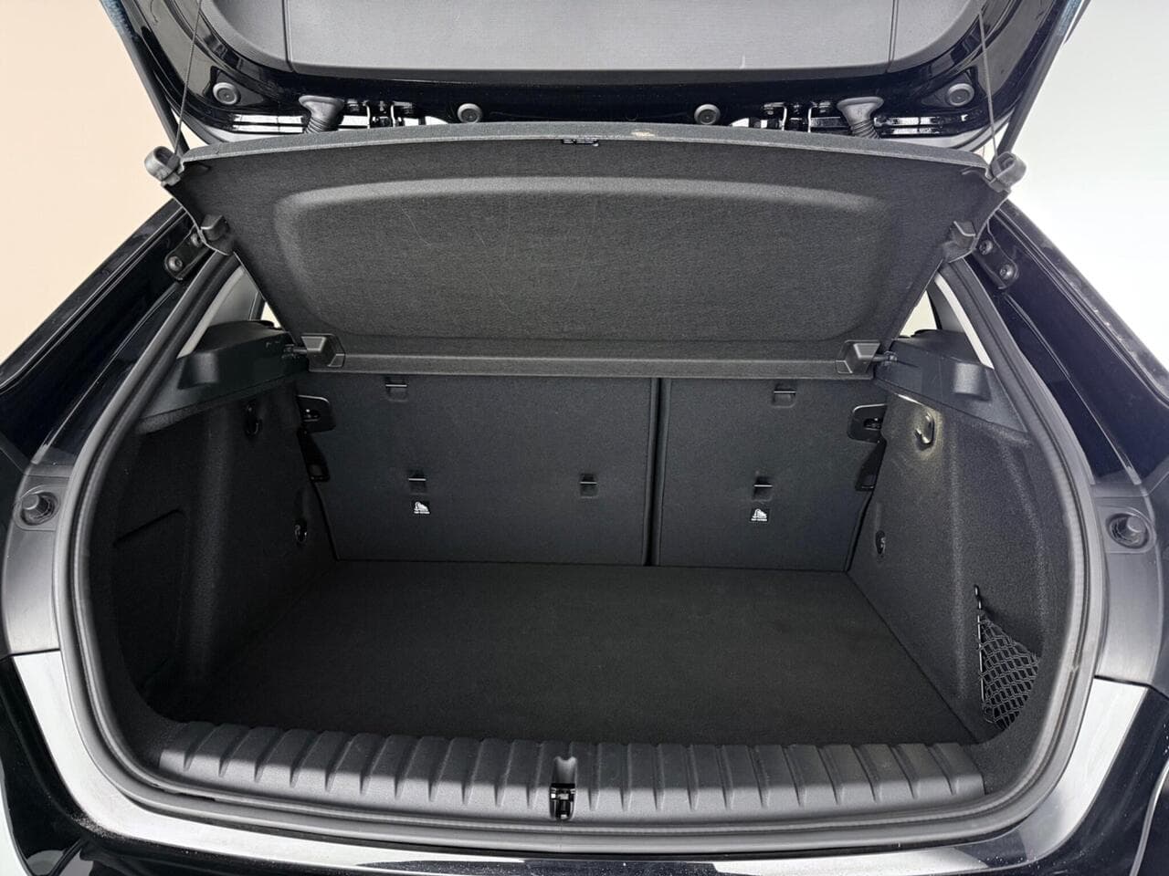 BMW 1 Series thumbnail Boot