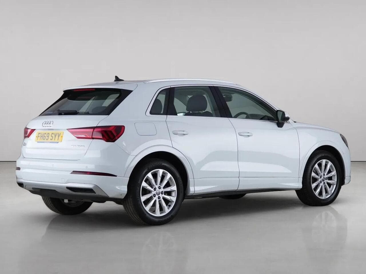 Audi Q3 thumbnail Rear Right