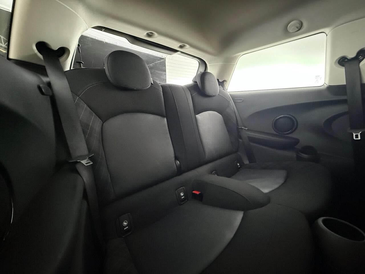 MINI Hatch thumbnail Seats Rear