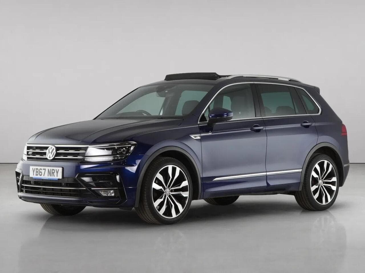 Volkswagen Tiguan thumbnail Front Left