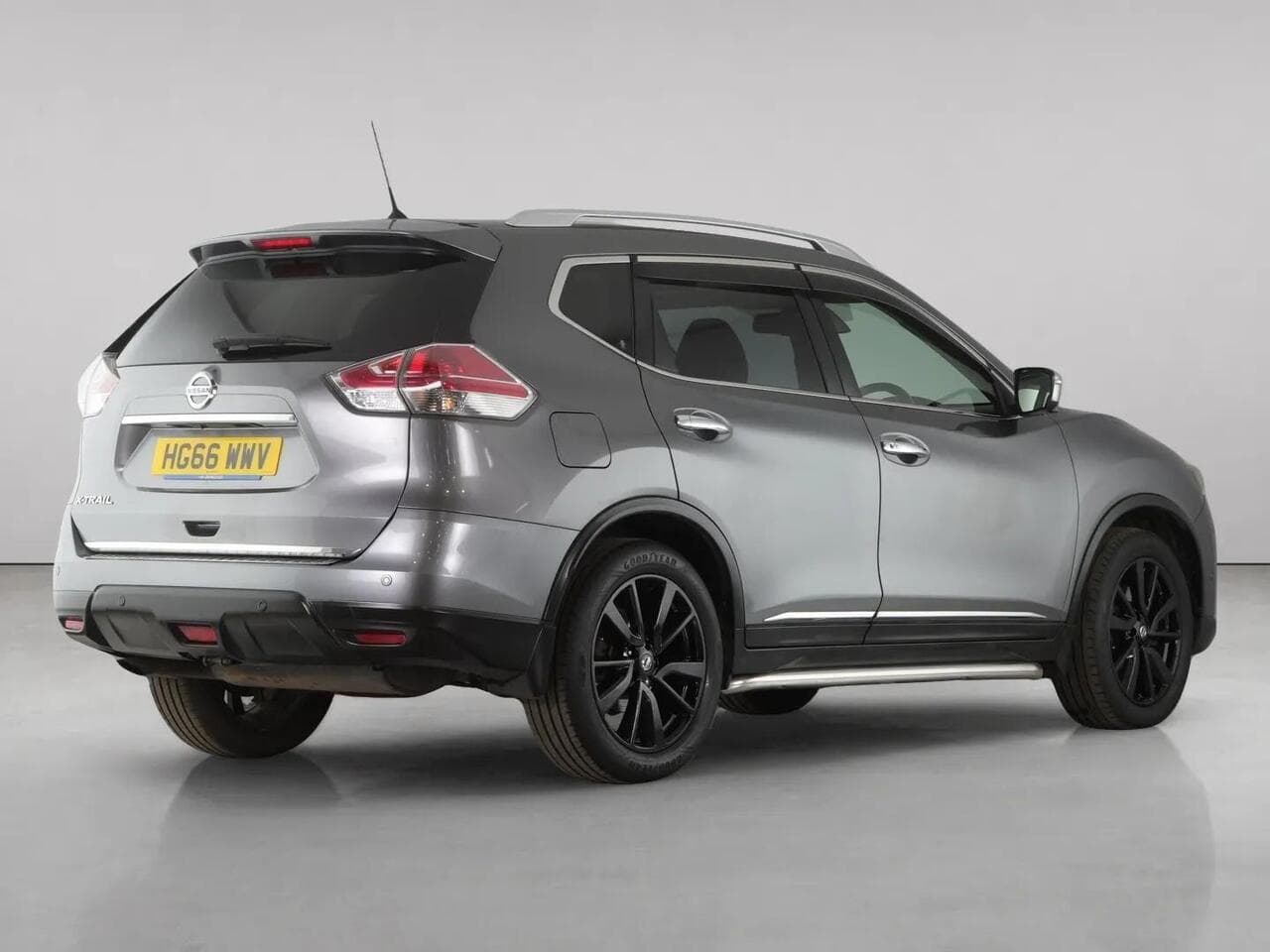 Nissan X-Trail thumbnail Rear Right