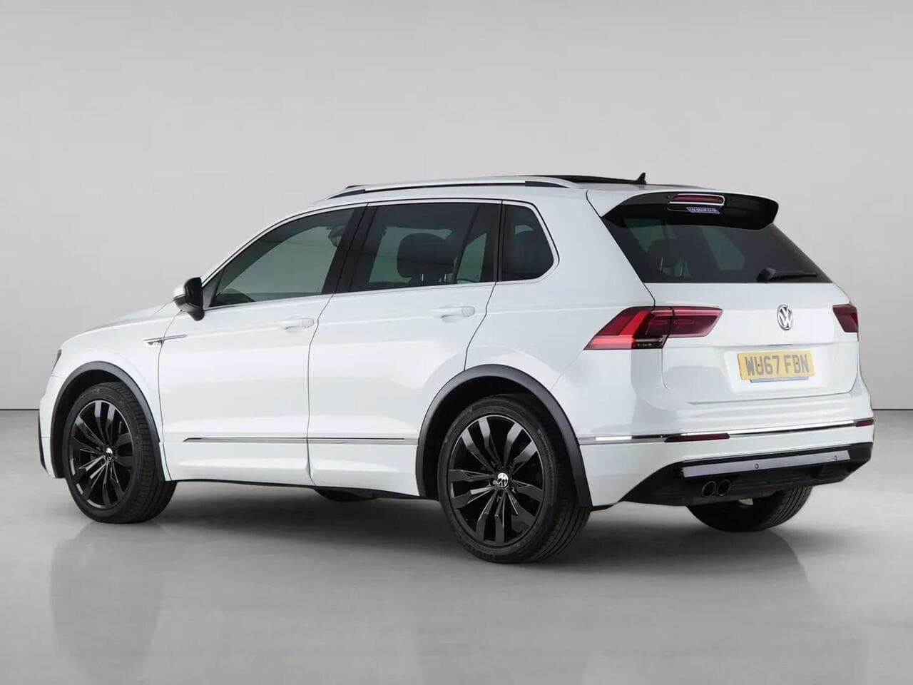 Volkswagen Tiguan thumbnail Rear Left