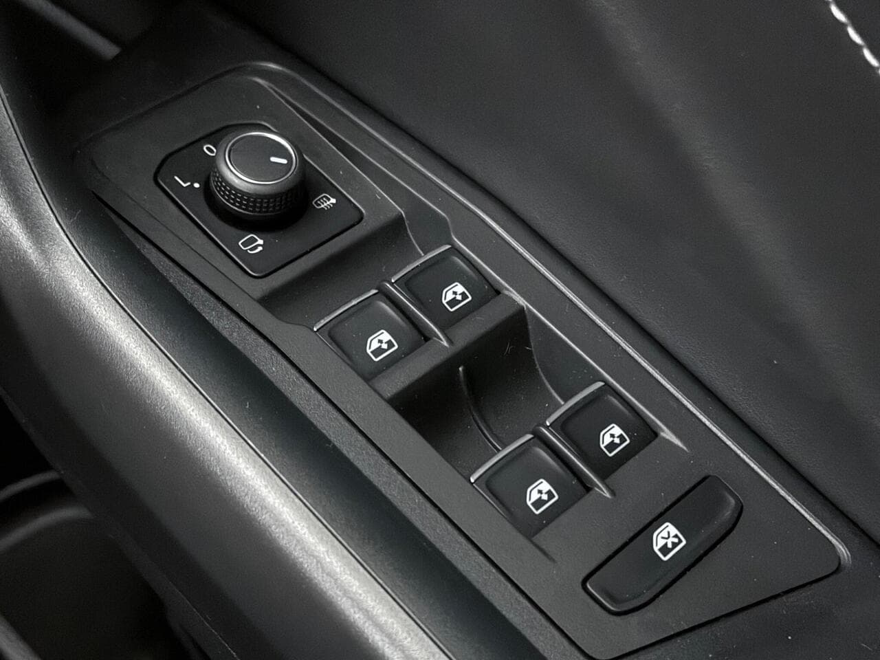 Volkswagen T-Roc thumbnail Misc Controls