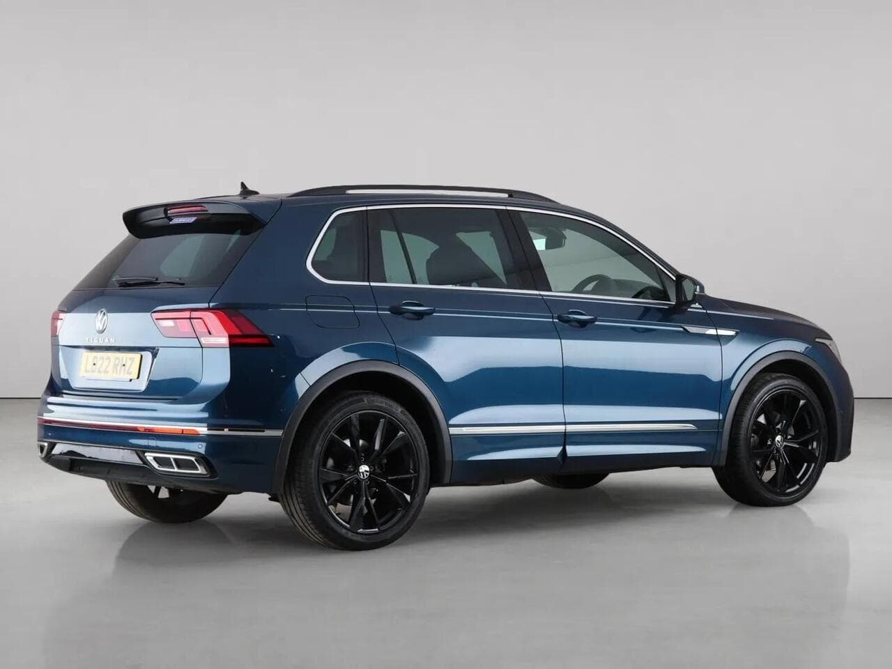 Volkswagen Tiguan thumbnail Rear Right