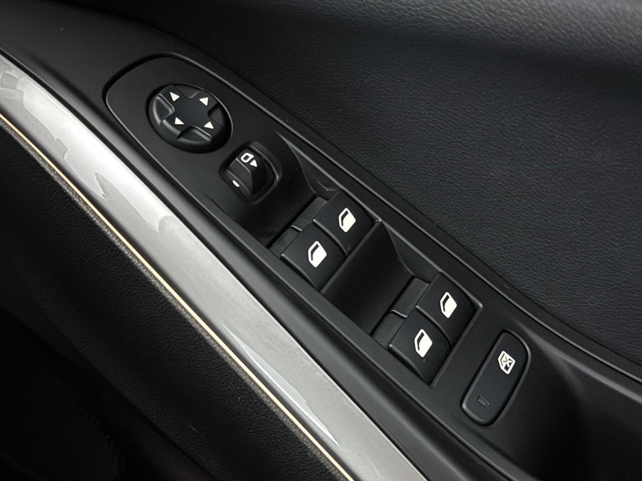 Vauxhall Grandland thumbnail Misc Controls