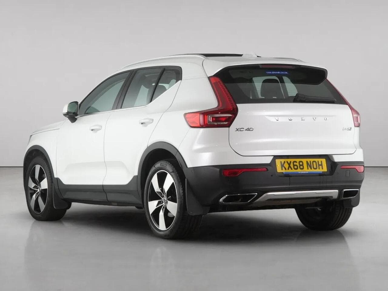 Volvo XC40 thumbnail Rear Left