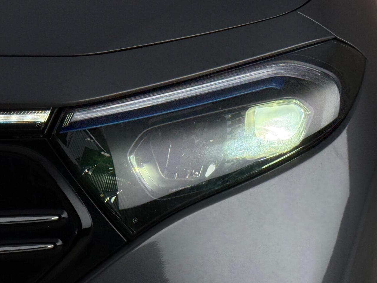 Mercedes-Benz EQA thumbnail Lights Front