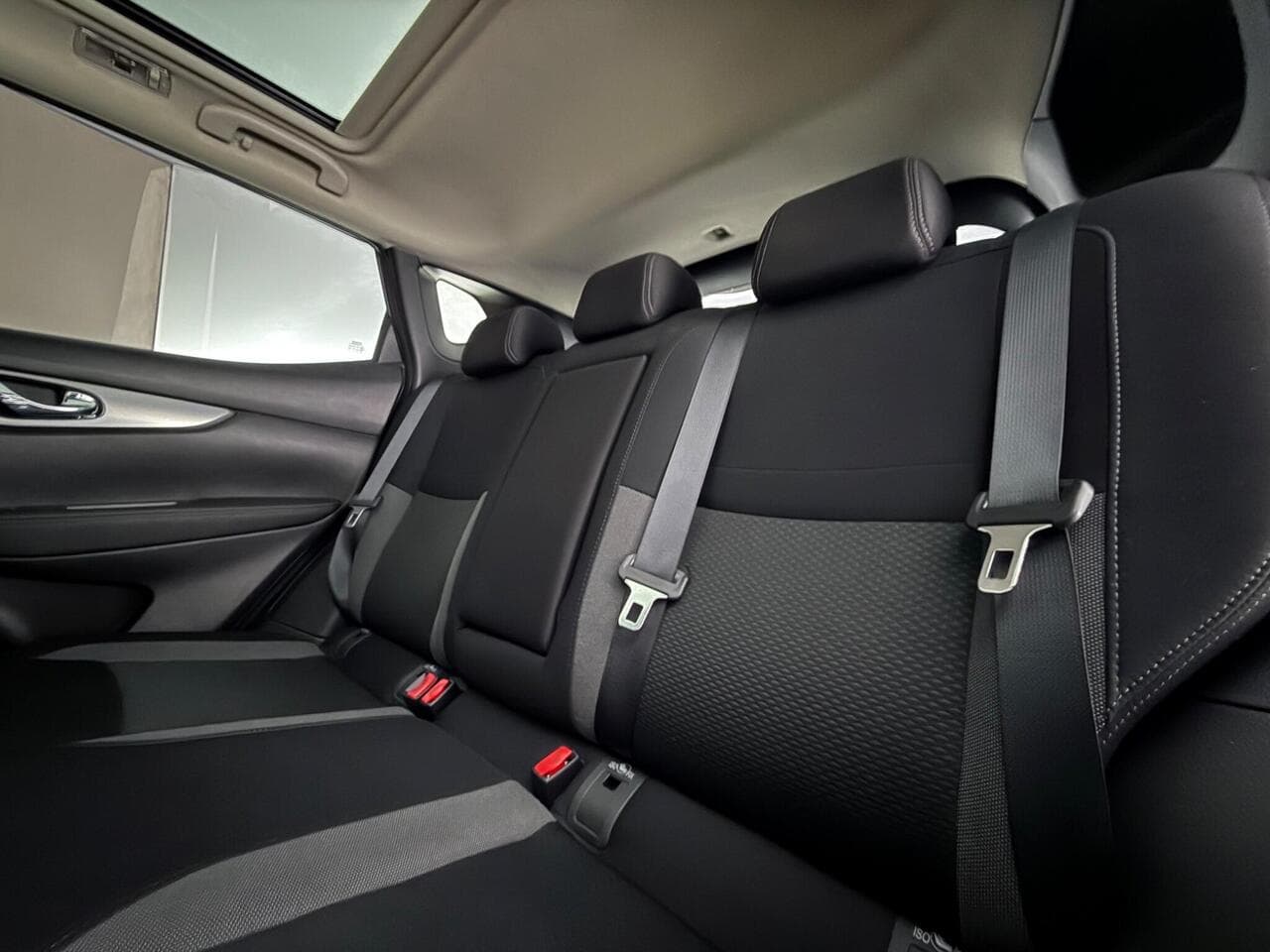 Nissan Qashqai thumbnail Seats Rear