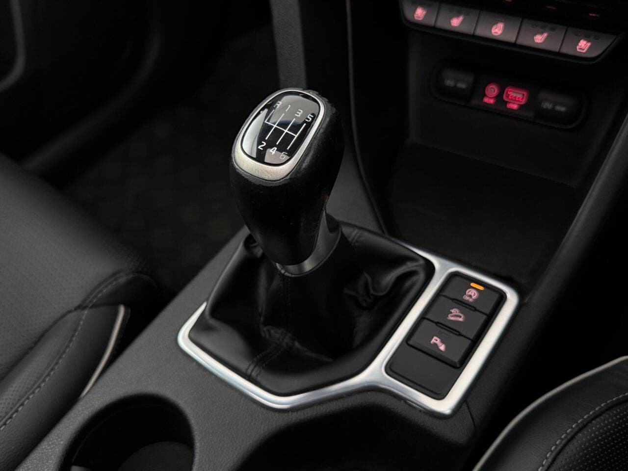 Kia Sportage thumbnail Interior Front