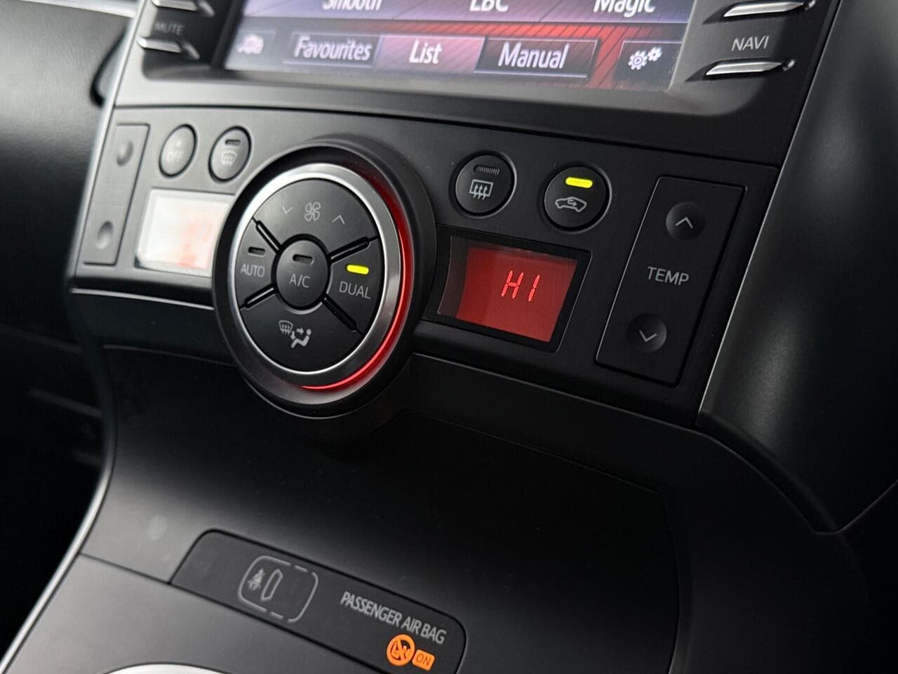 Toyota Verso thumbnail Interior Front