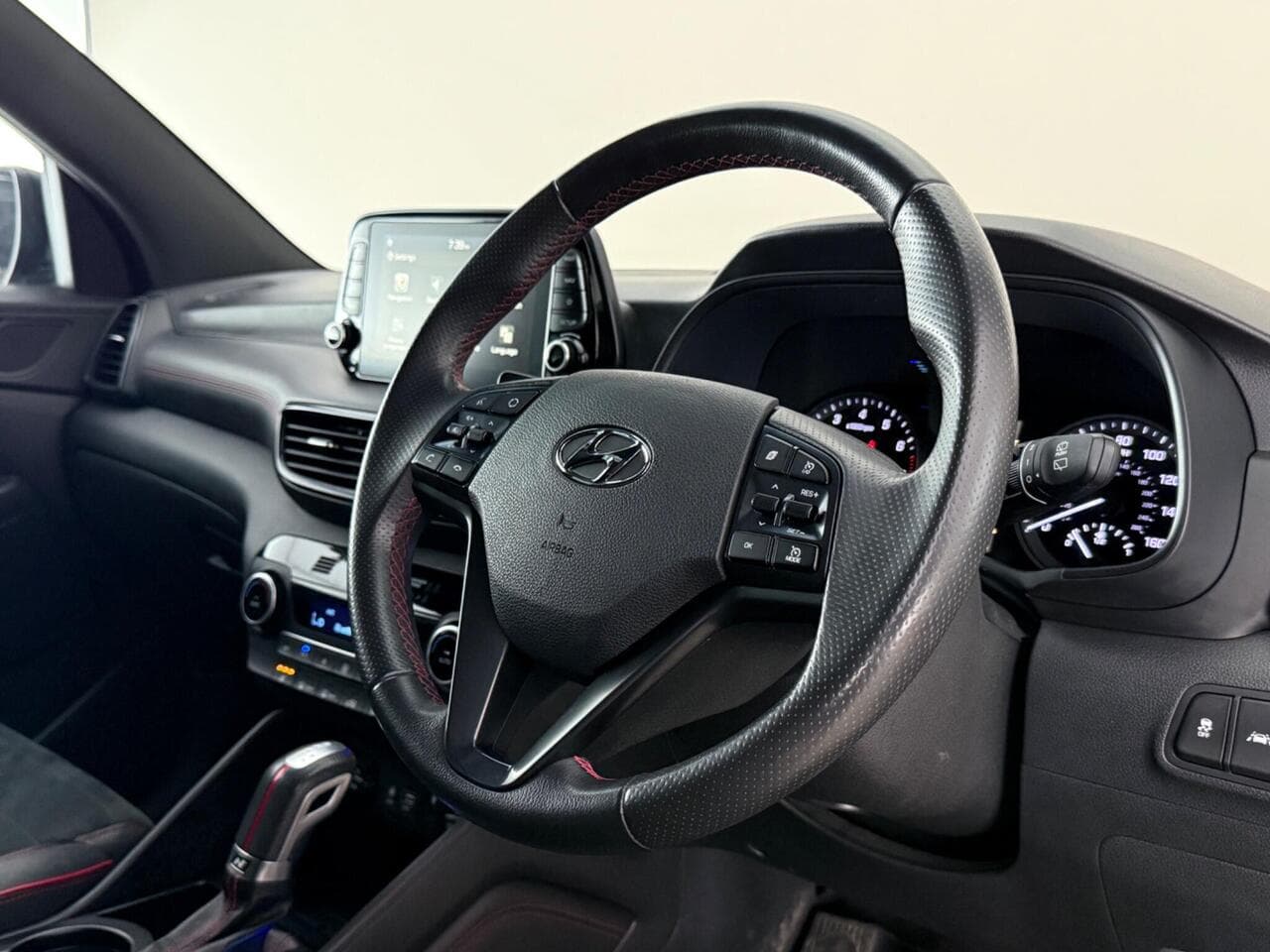Hyundai TUCSON thumbnail Steering Wheel