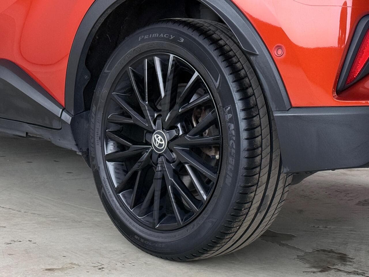 Toyota C-HR thumbnail Wheel