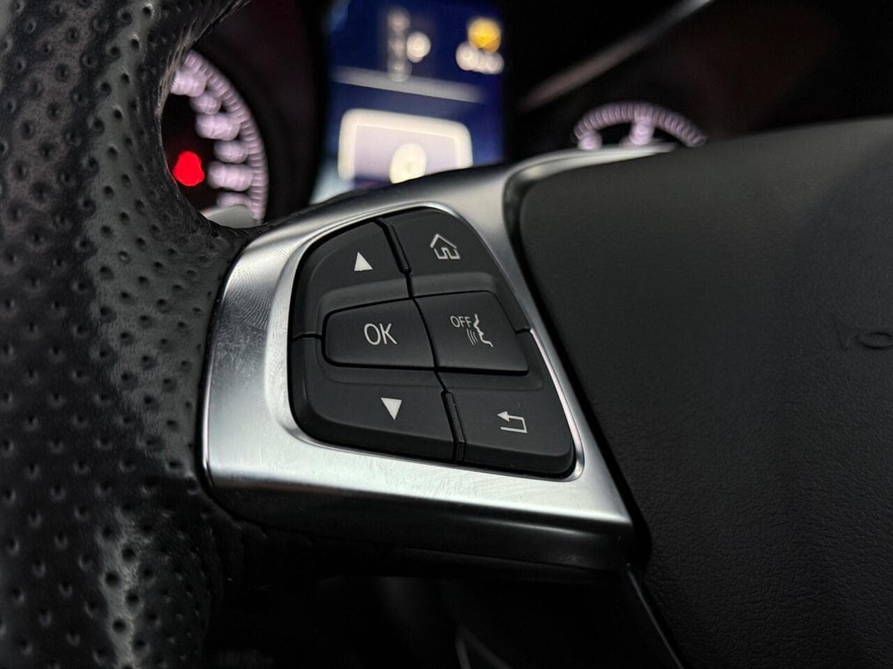 Mercedes-Benz GLC thumbnail Misc Controls
