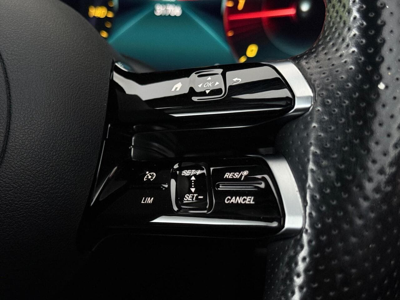 Mercedes-Benz E Class thumbnail Misc Controls