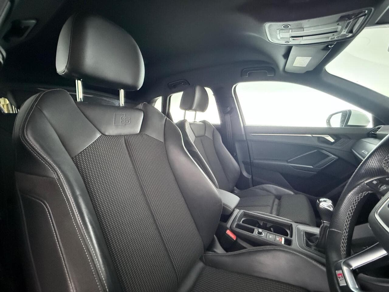 Audi Q3 thumbnail Seat Driver