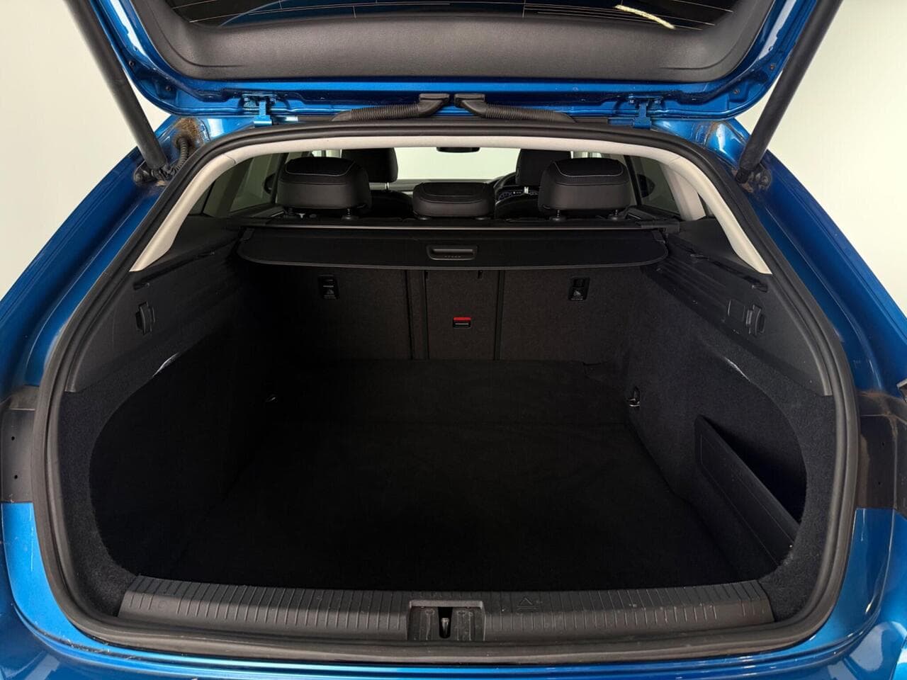 Volkswagen Arteon thumbnail Boot