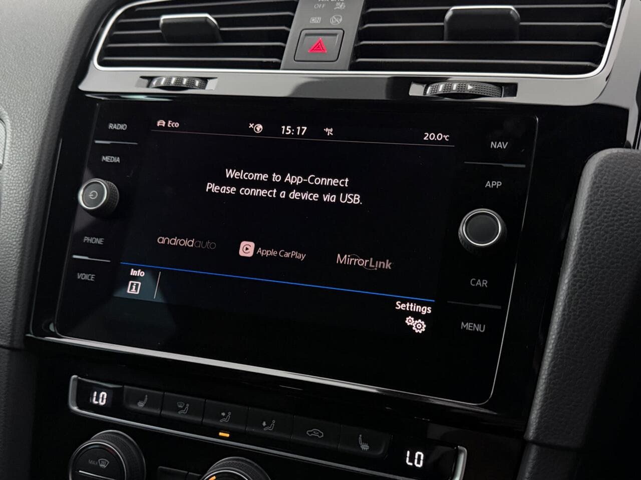 Volkswagen Golf thumbnail Infotainment System
