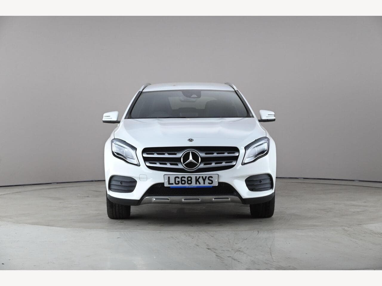 Mercedes-Benz GLA thumbnail Front
