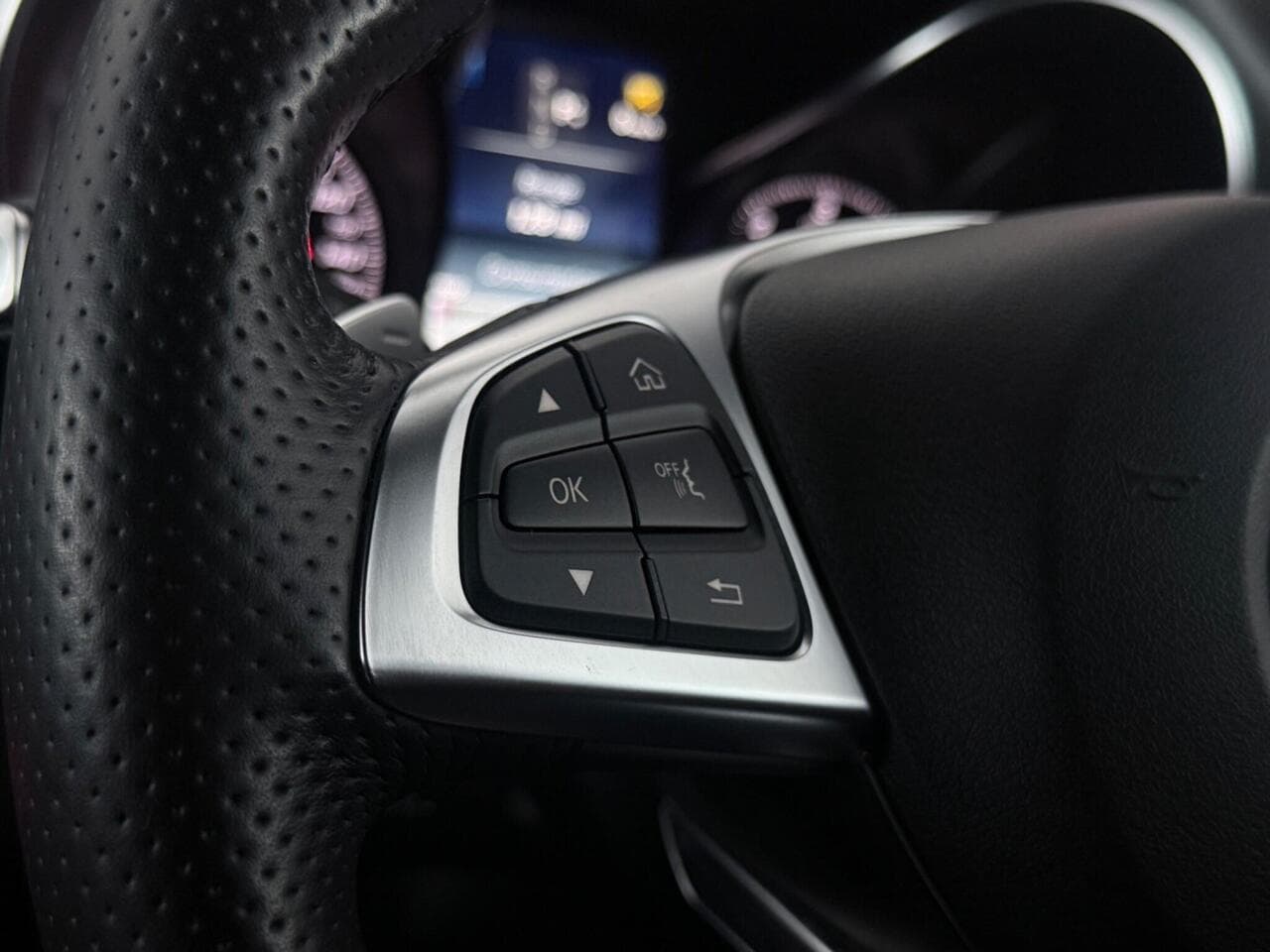 Mercedes-Benz GLC thumbnail Misc Controls