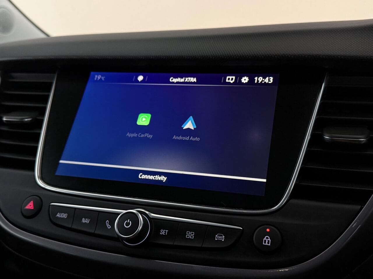 Vauxhall Crossland X thumbnail Infotainment System