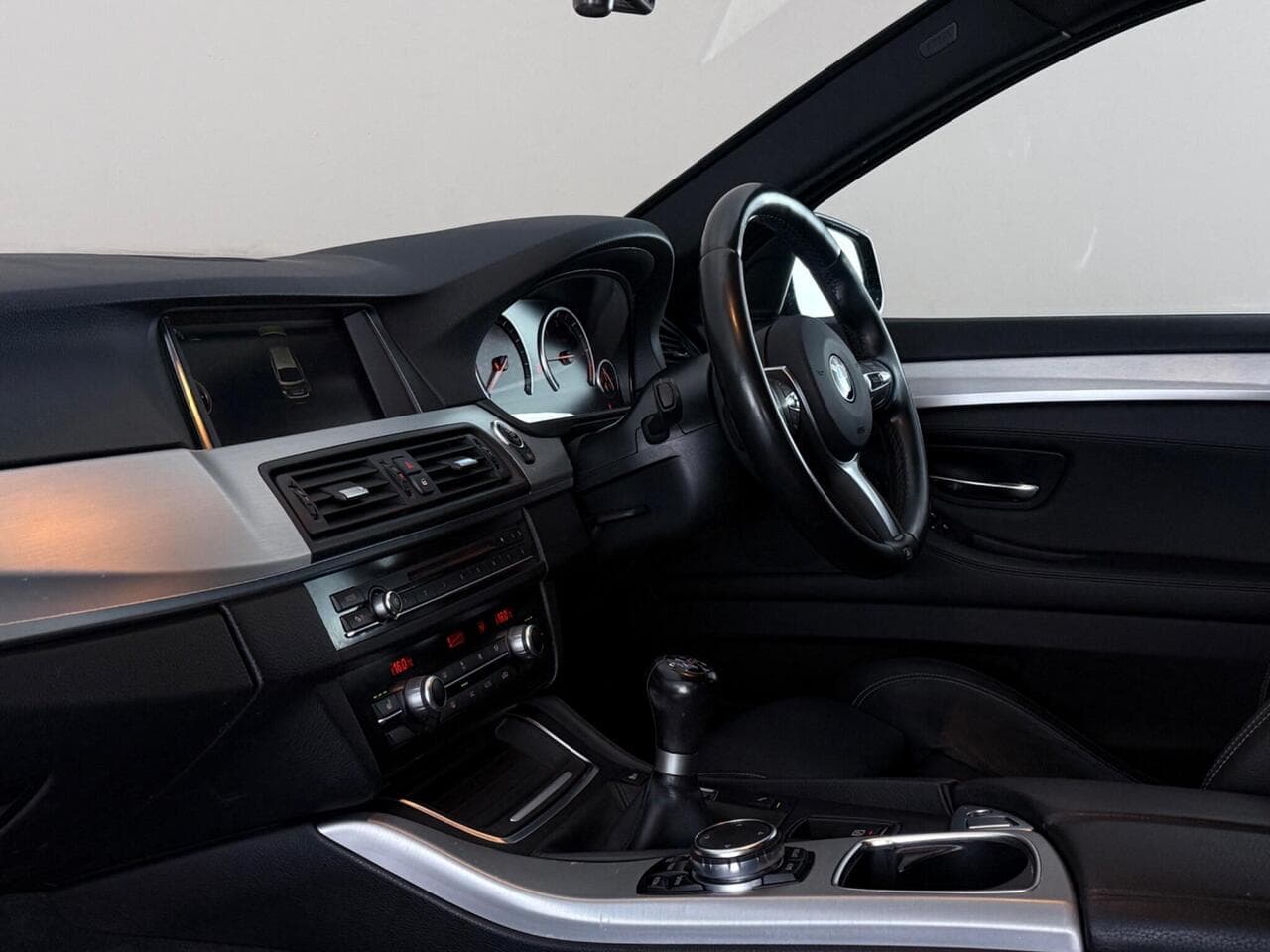 BMW 5 Series thumbnail Interior Front