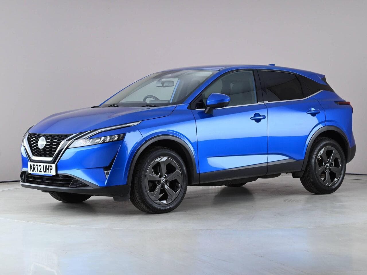 Nissan Qashqai thumbnail Front Left
