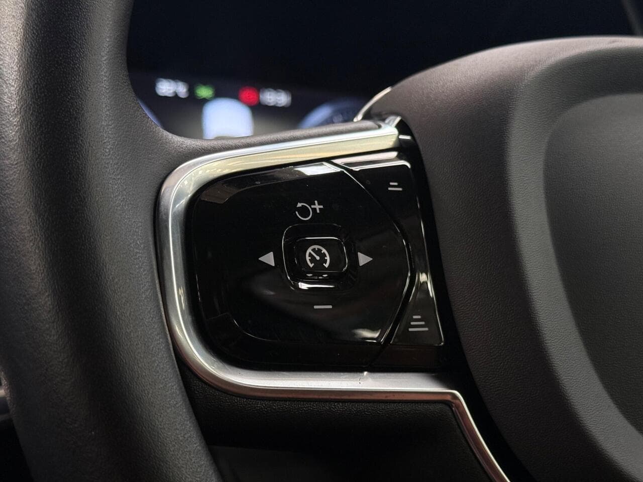 Volvo S90 thumbnail Misc Controls