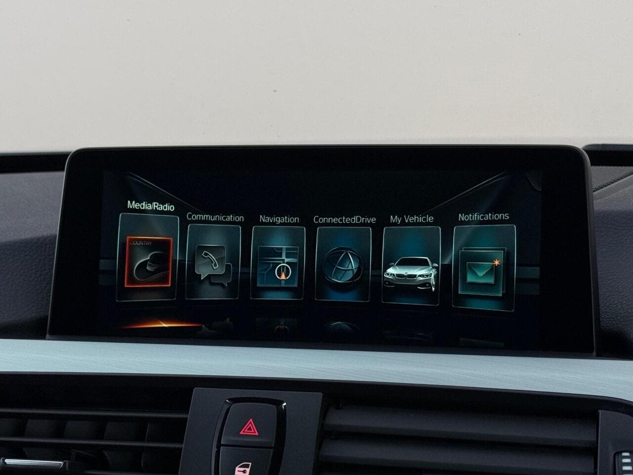 BMW 4 Series thumbnail Infotainment System