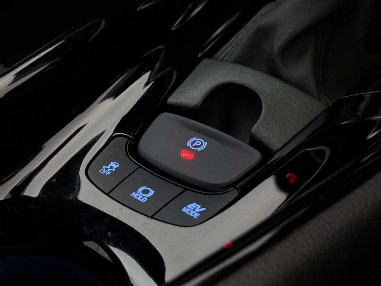 Toyota C-HR thumbnail Misc Controls