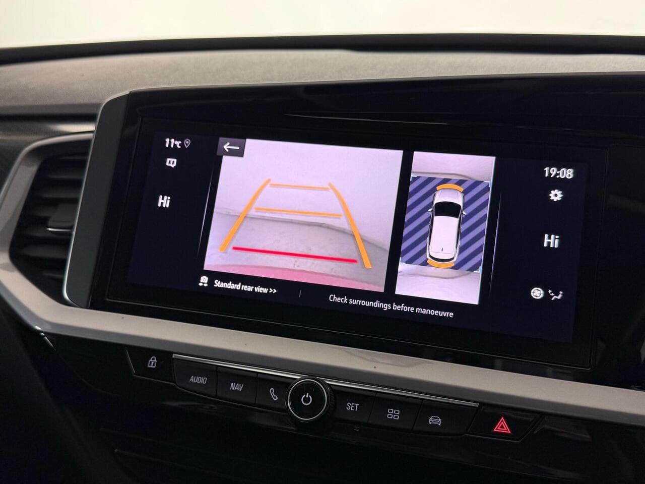 Vauxhall Grandland thumbnail Infotainment System