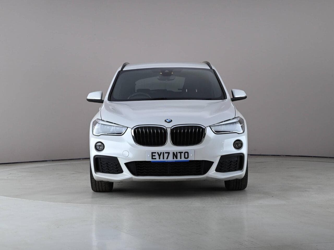 BMW X1 thumbnail Front