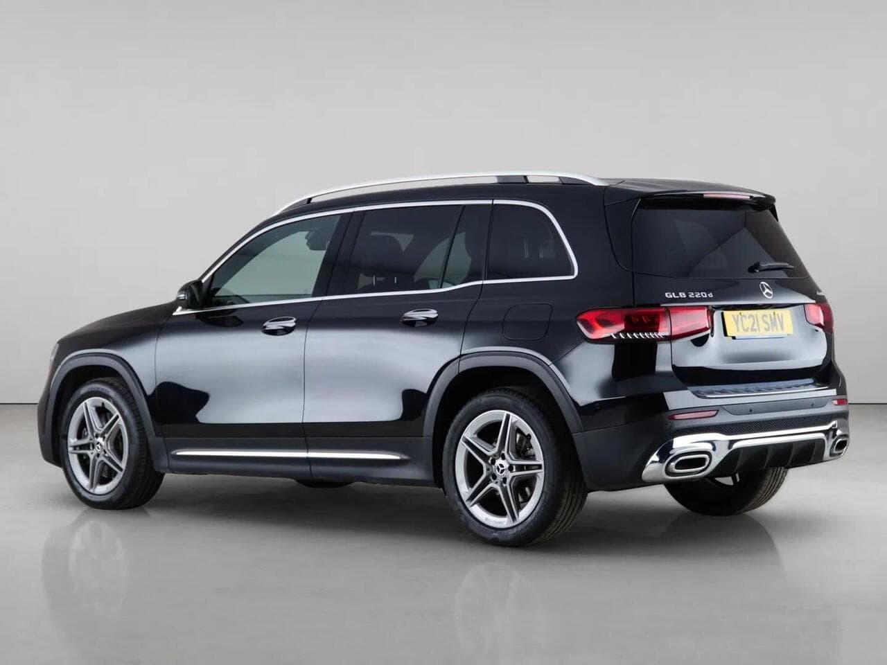Mercedes-Benz GLB thumbnail Side Left