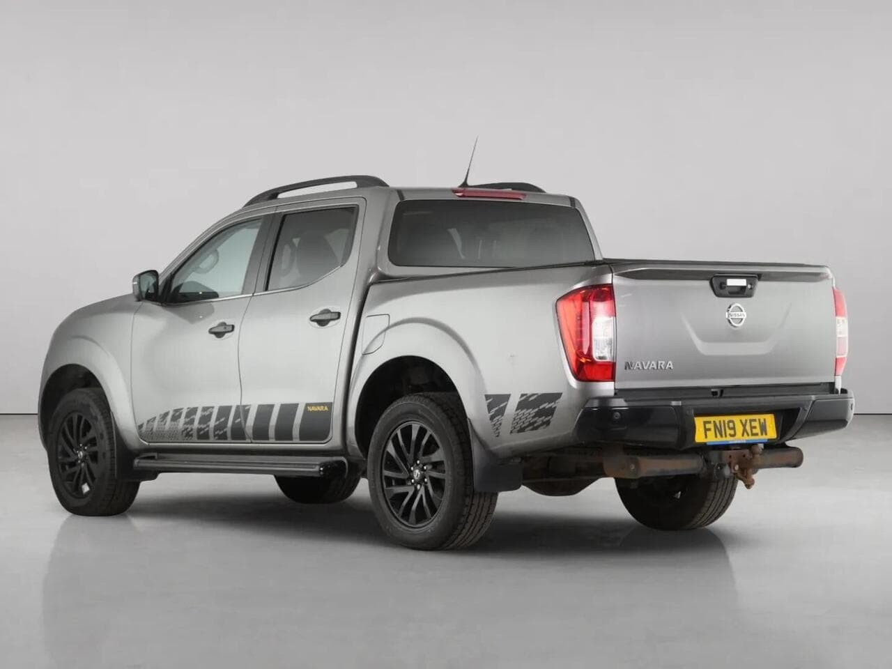 Nissan Navara thumbnail Rear Left