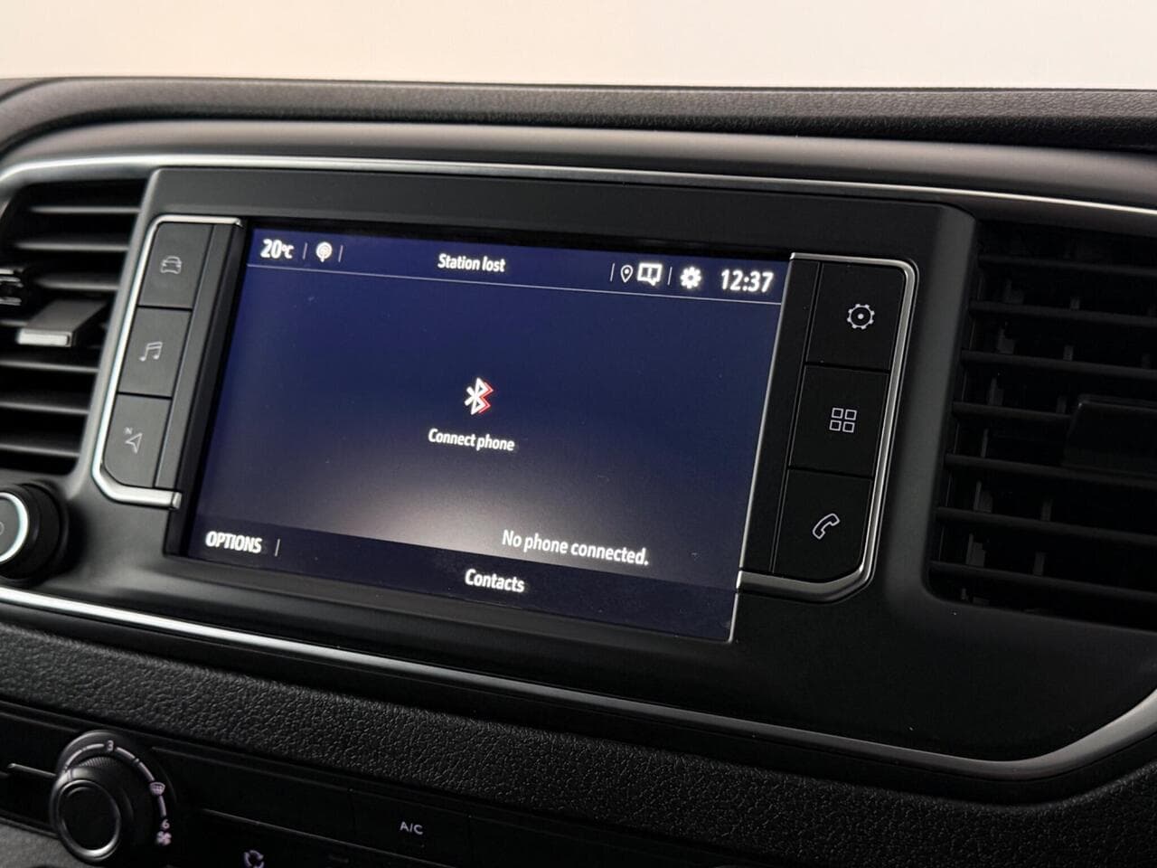 Vauxhall Vivaro thumbnail Infotainment System