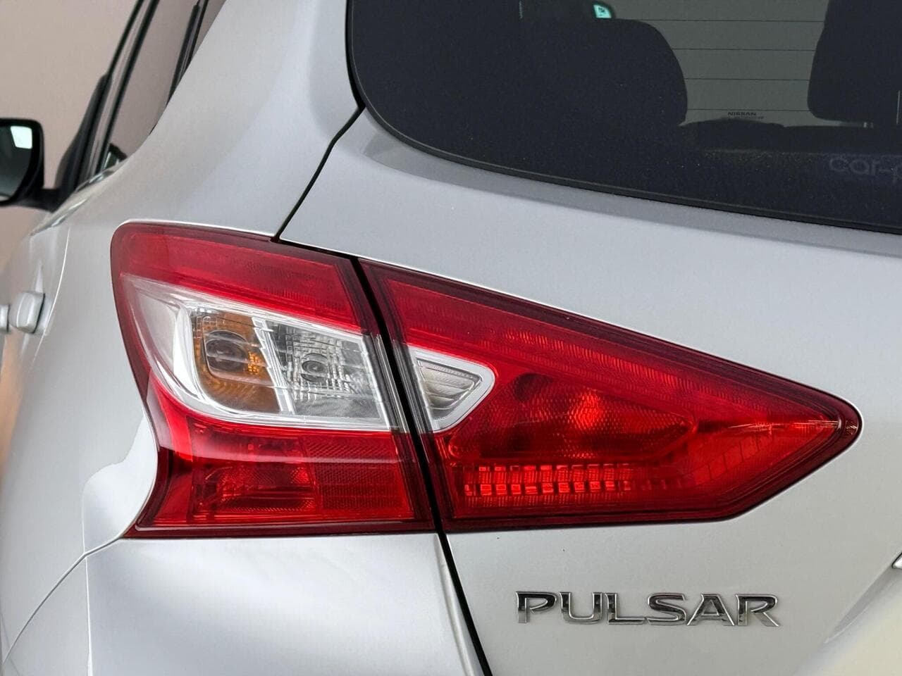 Nissan Pulsar thumbnail Lights Rear