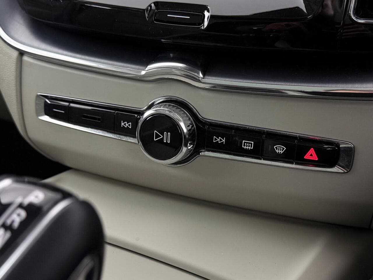 Volvo XC60 thumbnail Misc Controls