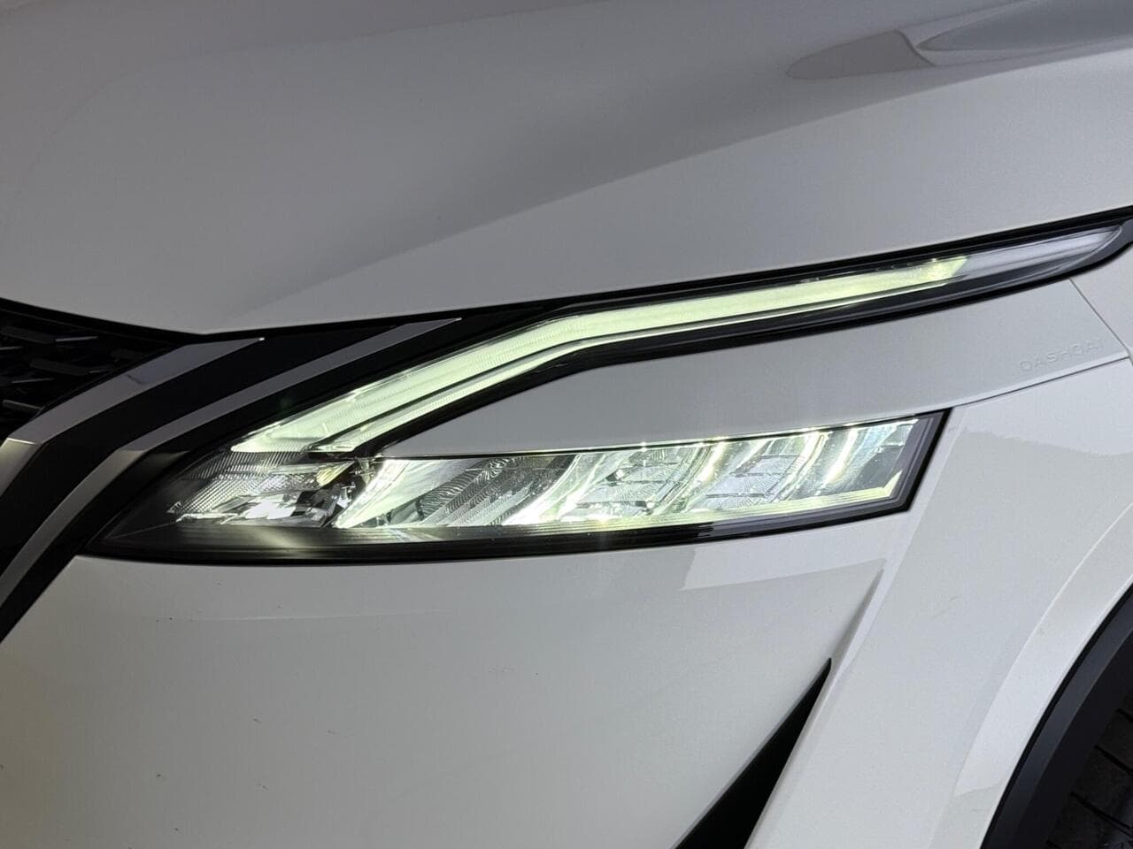 Nissan Qashqai thumbnail Lights Front