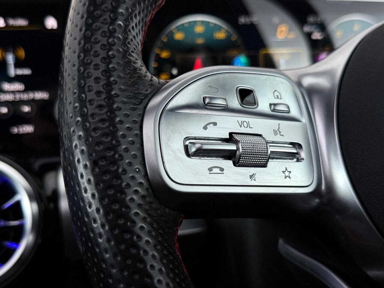 Mercedes-Benz GLB thumbnail Misc Controls