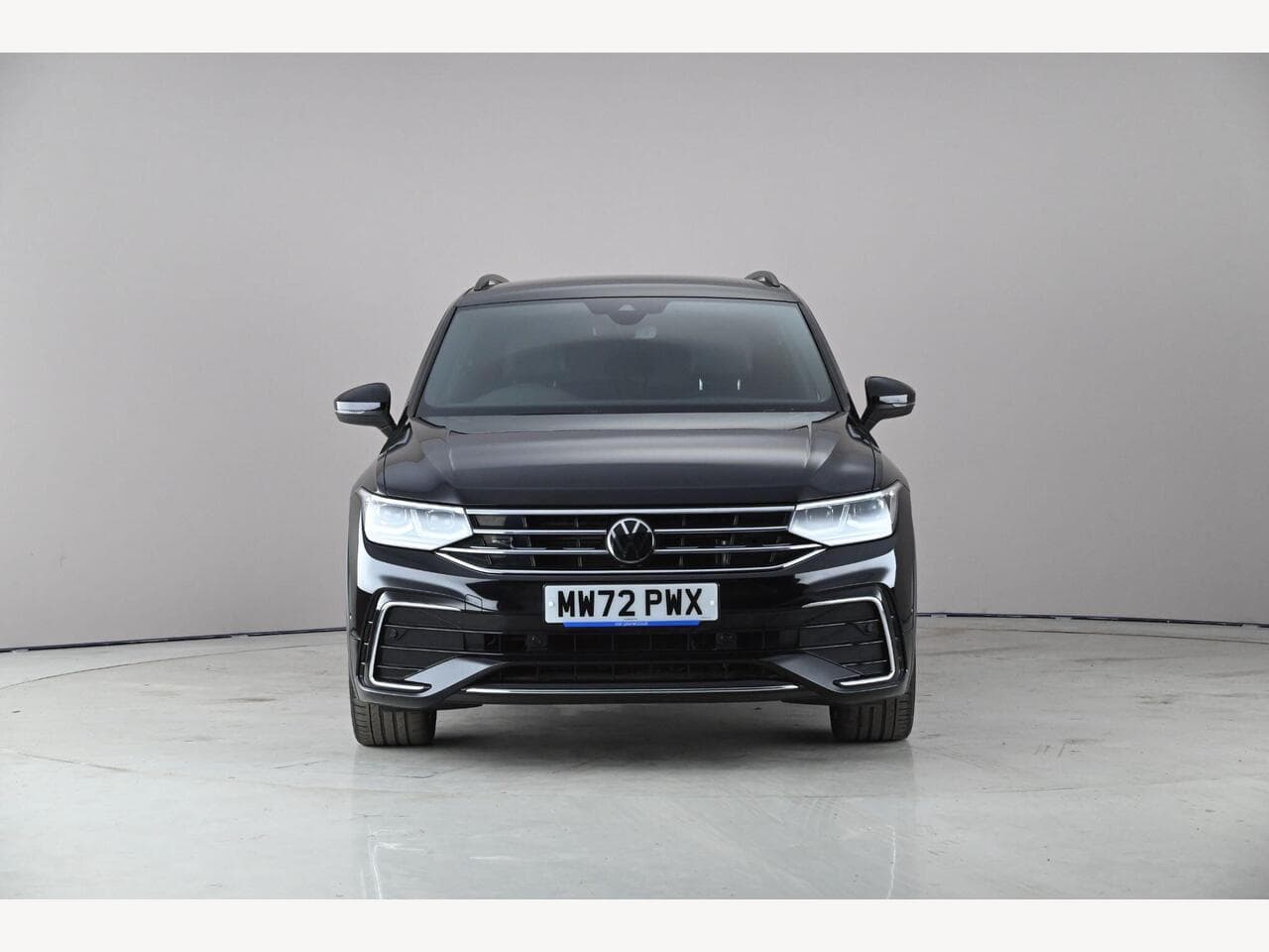 Volkswagen Tiguan thumbnail Front