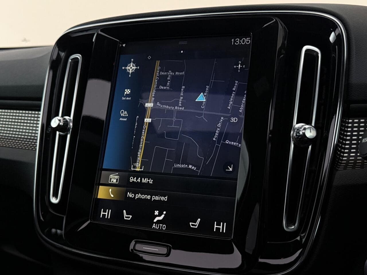 Volvo XC40 thumbnail Infotainment System