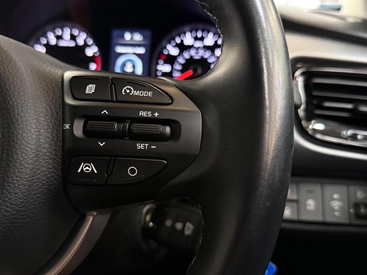 Kia Rio thumbnail Misc Controls