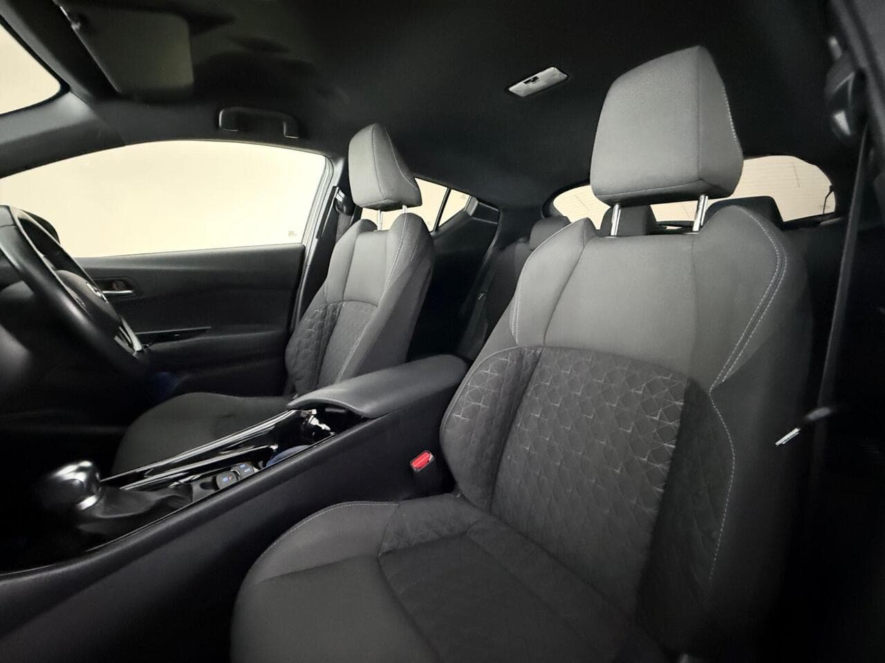 Toyota C-HR thumbnail Seat Front Passenger