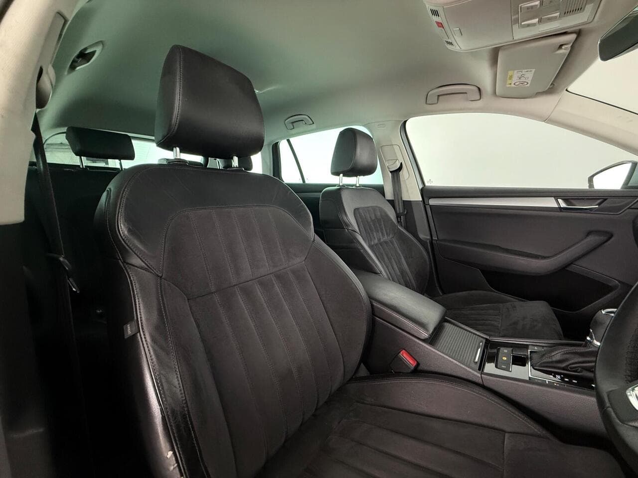 Skoda Superb thumbnail Seat Driver
