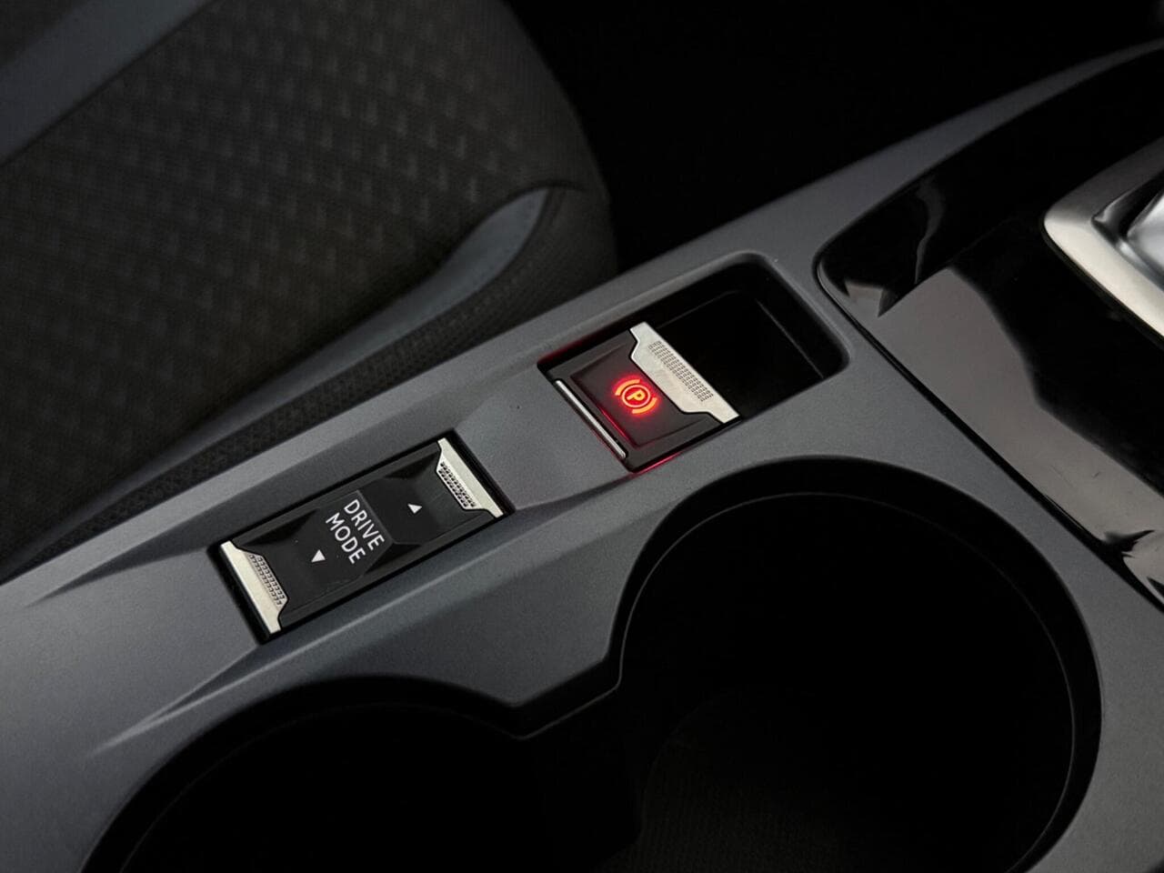 Peugeot 2008 thumbnail Misc Controls