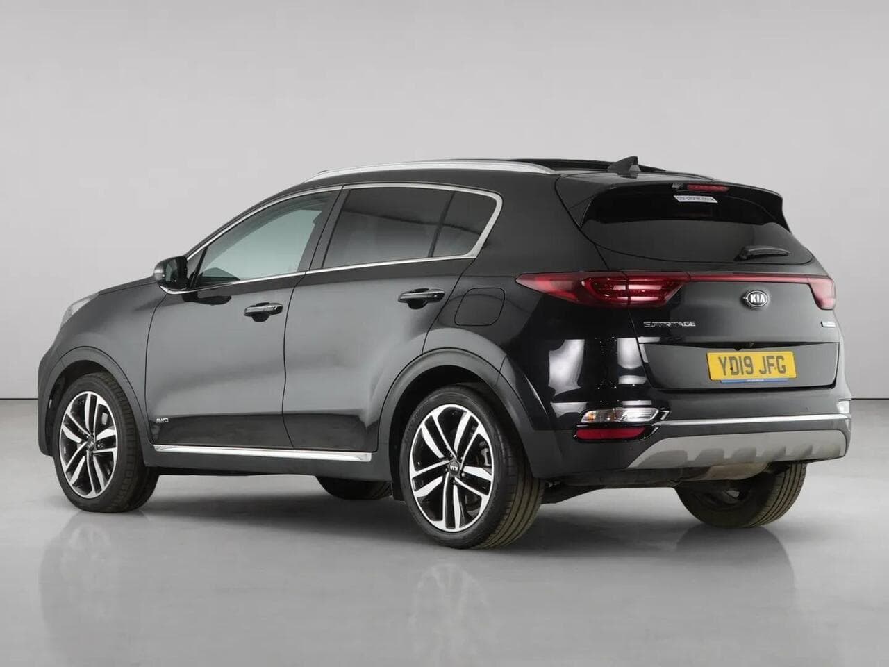 Kia Sportage thumbnail Rear Left