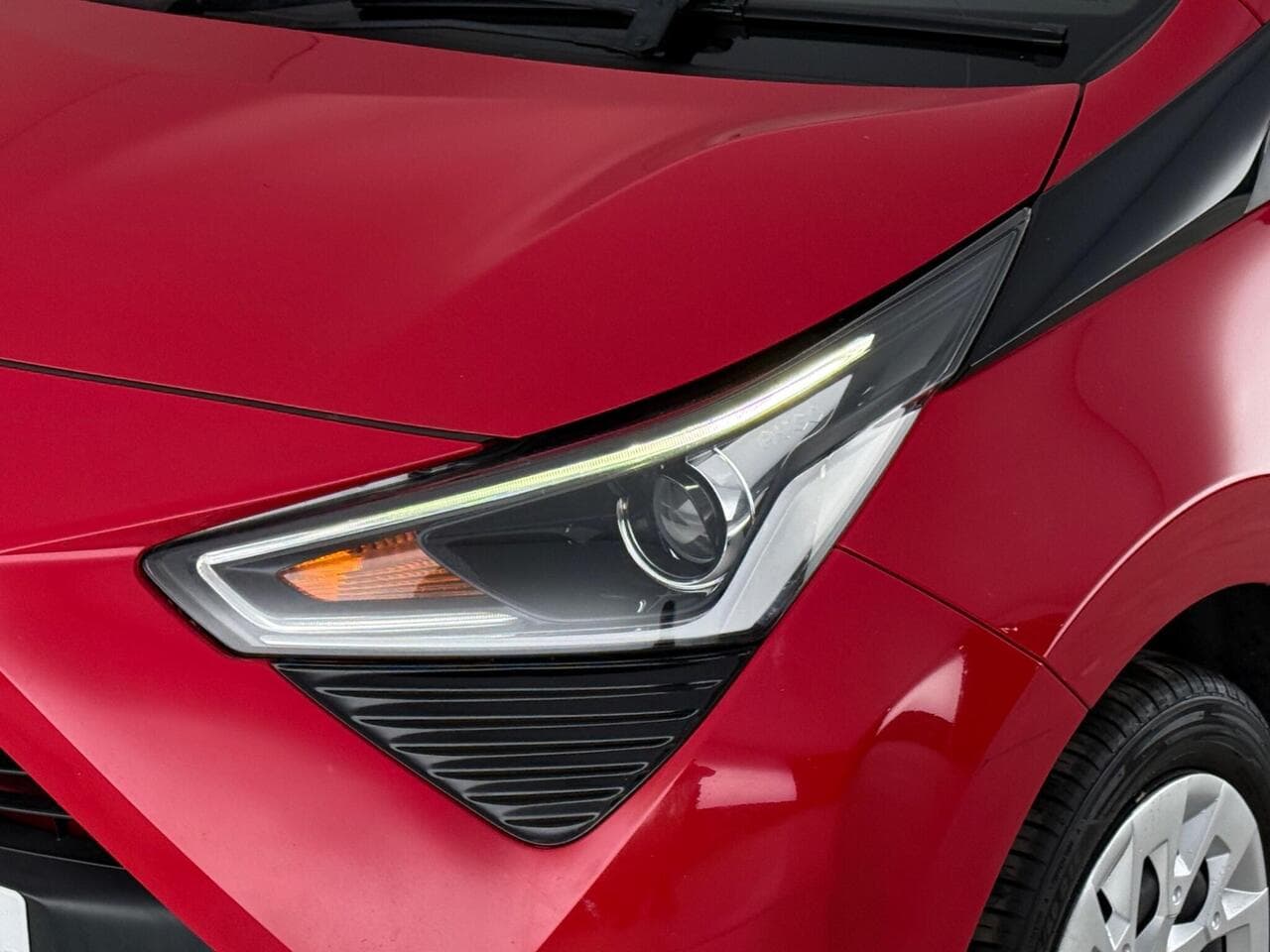 Toyota AYGO thumbnail Lights Front